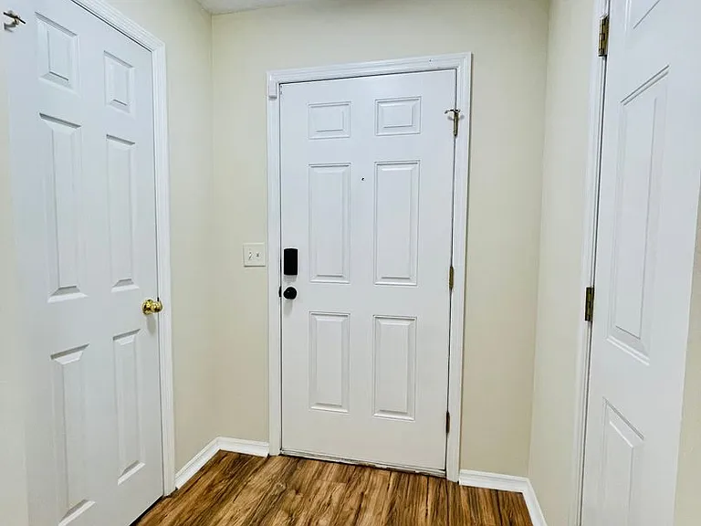 3038 Regency Oaks Dr — Photo 1