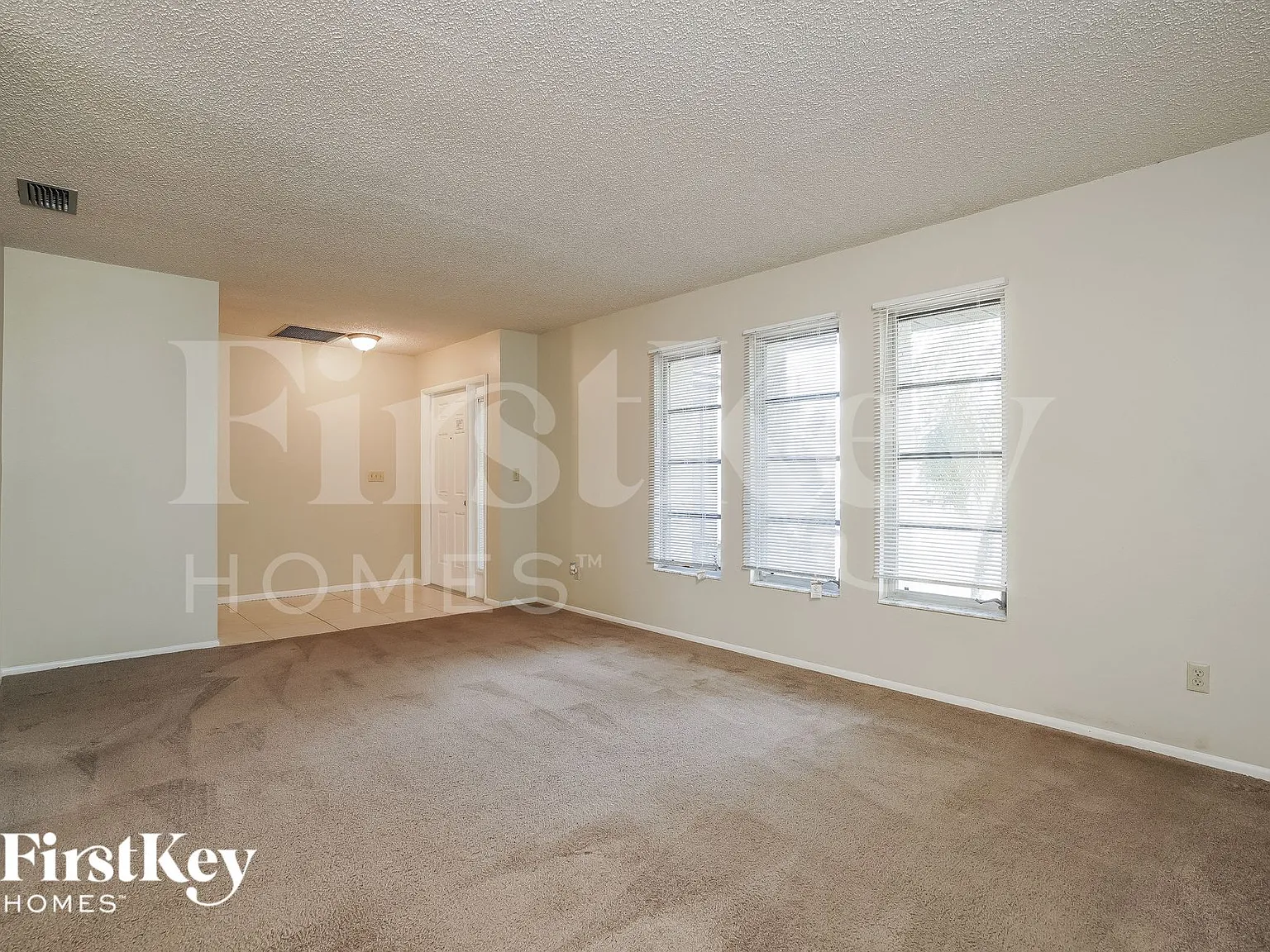 3 bed, 2.0 bath, 1726 sqft, $2,165 — Photo 3