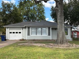 1021 Nottingham Dr, Angleton, TX 77515