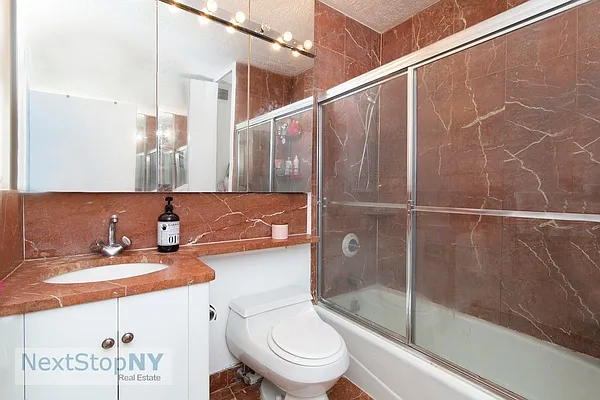 Rented by NextStopNY | media 6