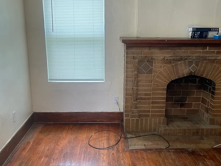 525 SW 27th St — Photo 2