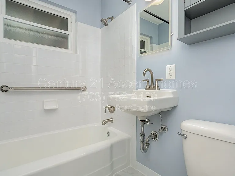 3233 Holly Hill Dr — Photo 19