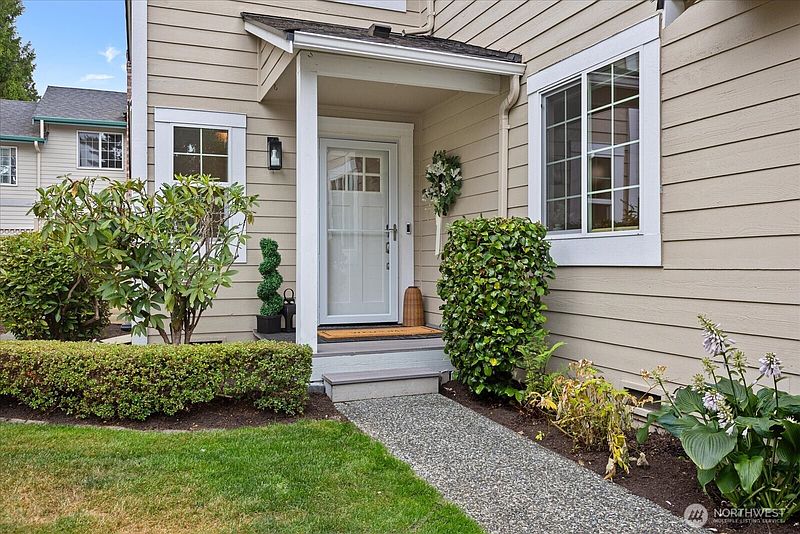 4th image of 7823 196th Street SW #A