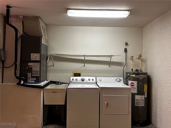 4th image of 4121/4123 SW 7th Pl