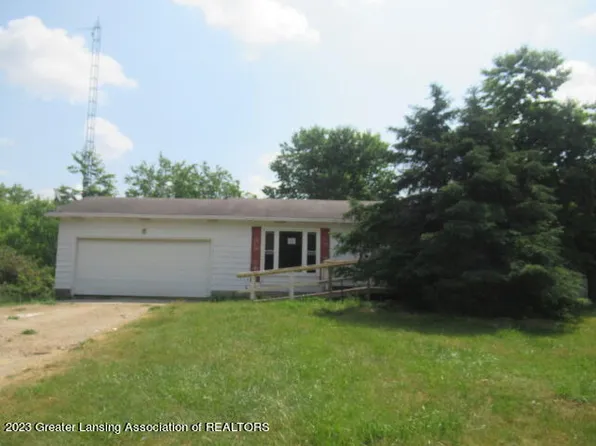 2550 Harmon Rd, Saint Johns, MI 48879