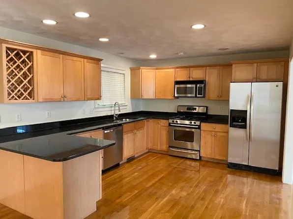 12 Knowles Farm Rd, Arlington, MA 02474