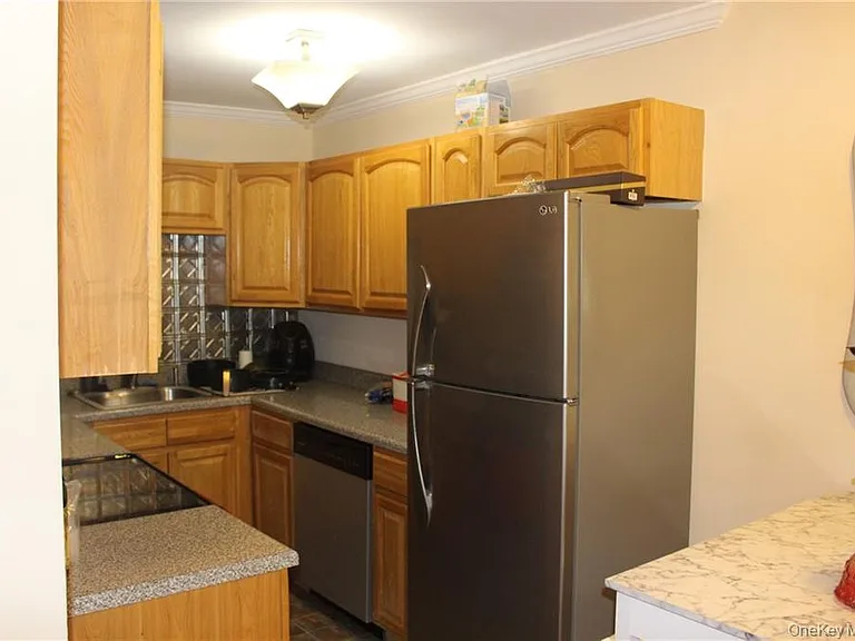 81 Stratton St #2 — Photo 5