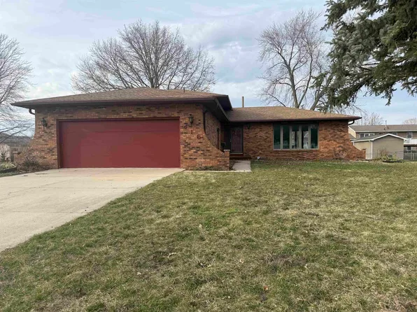 416 E Elder St, Dike, IA 50624