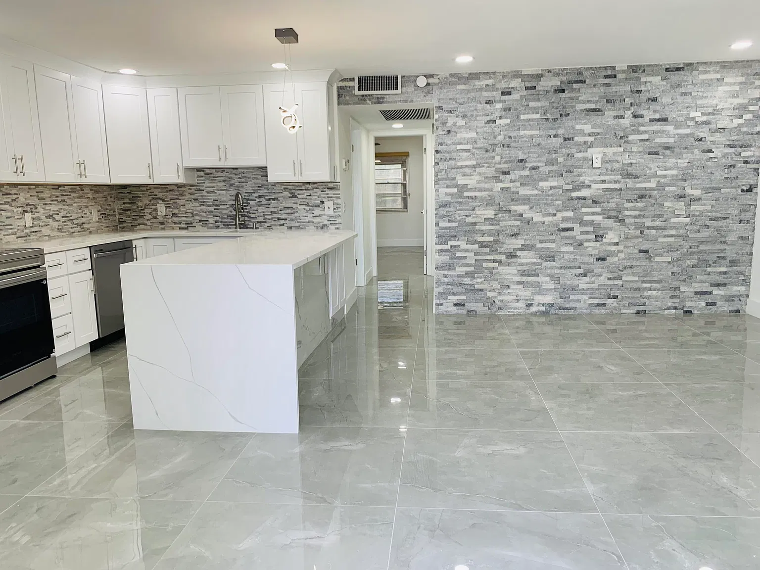 2 bed, 1.5 bath, 861 sqft, $2,200 — Photo 2