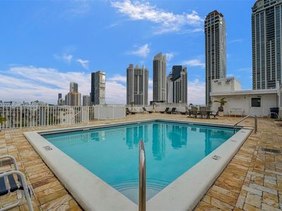 17800 Atlantic Blvd APT 301, Sunny Isles Beach, FL, 33160