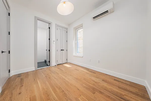 Rented by Space Link Realty | media 14