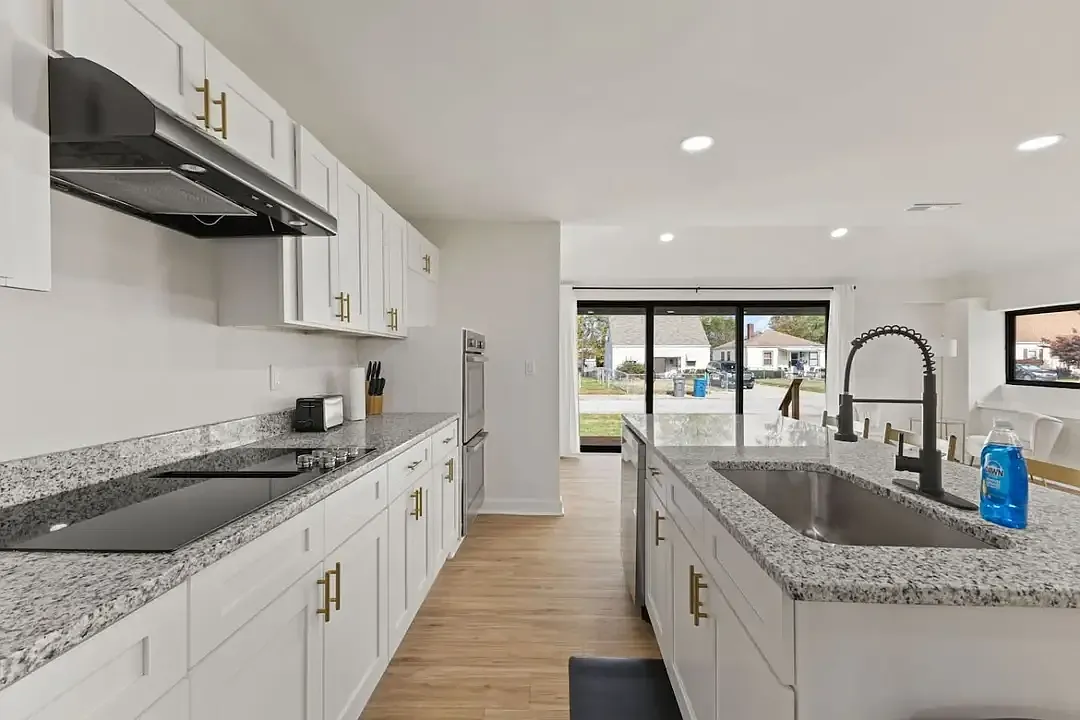4 bed, 1008 sqft, $3,200 — Photo 4