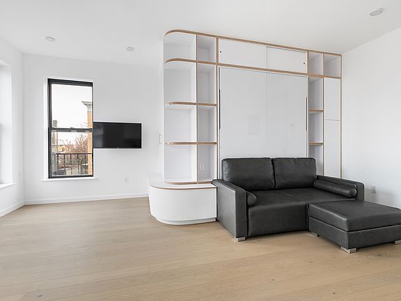 3rd image of 559 17th St APT 2R
