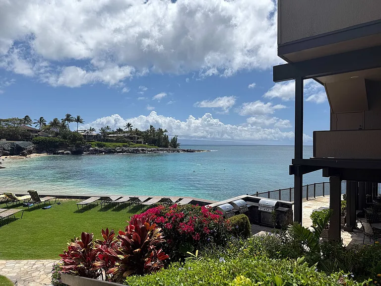 Lower Honoapiilani Rd — Photo 33