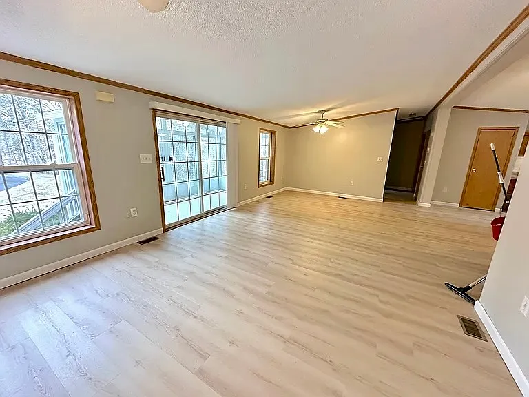 3 bed, 1488 sqft, $2,400 — Photo 2