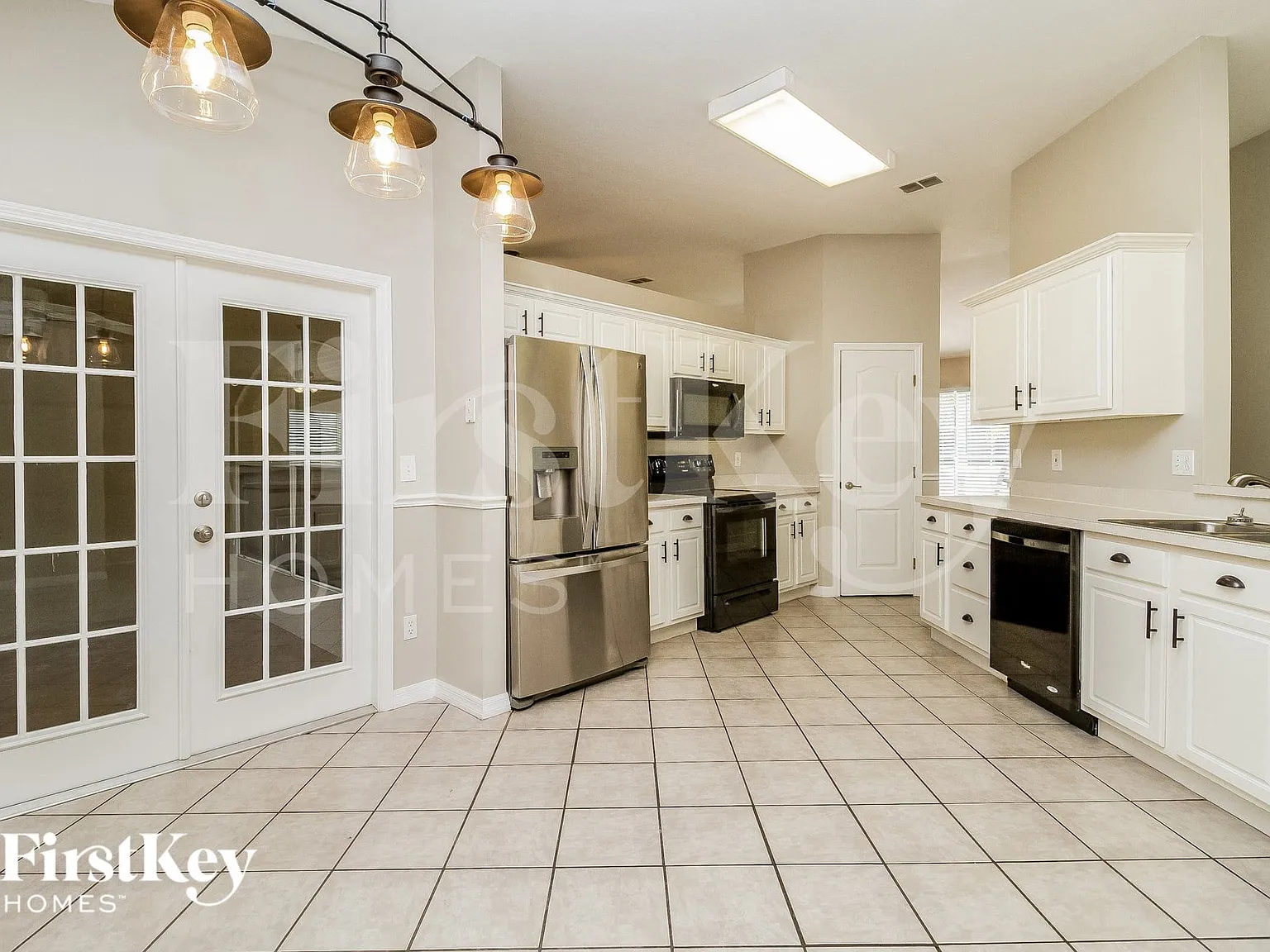 4 bed, 2.0 bath, 1979 sqft, $2,315 — Photo 4