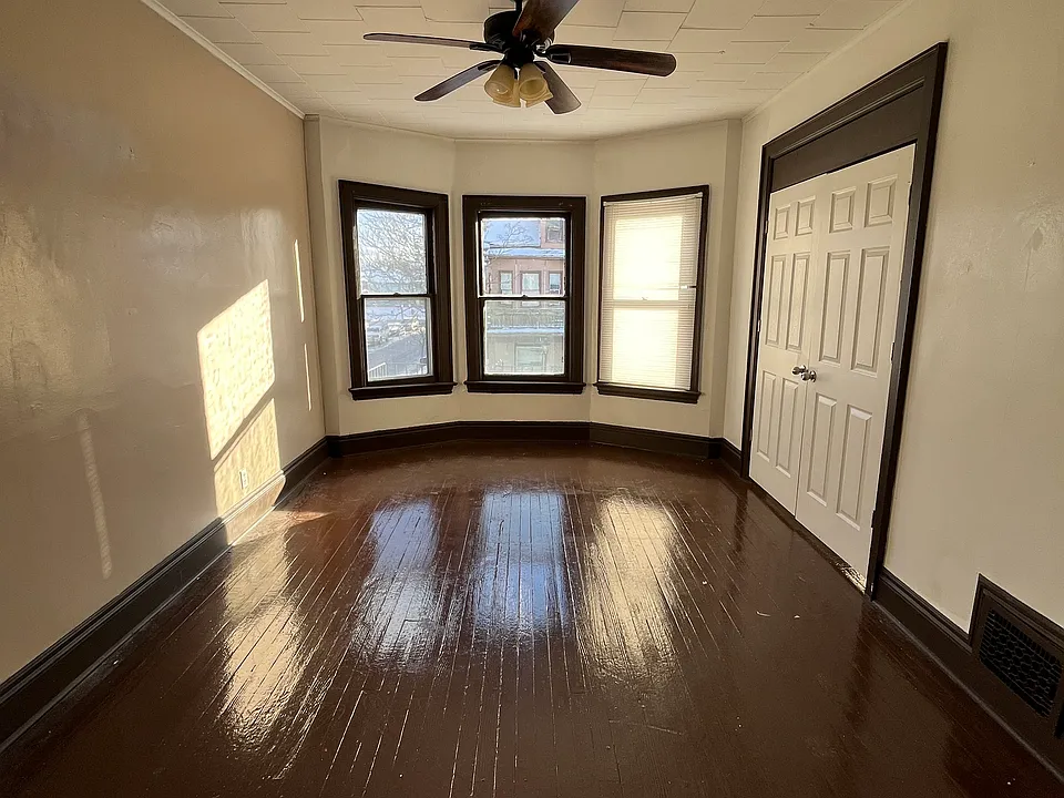 88 Arnold St #3