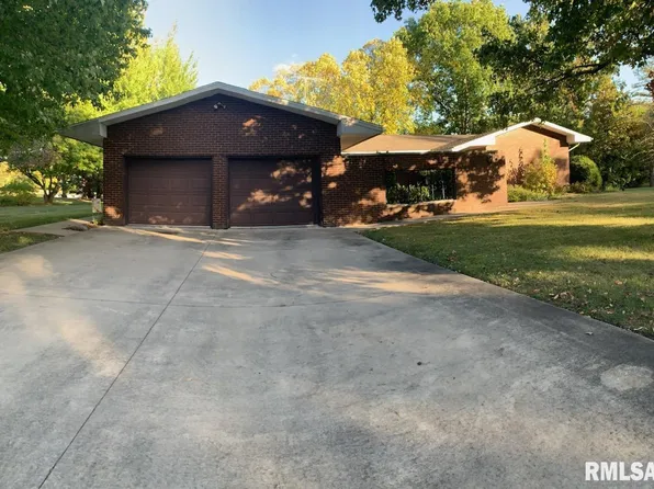 18 Hillcrest Dr, Bushnell, IL 61422