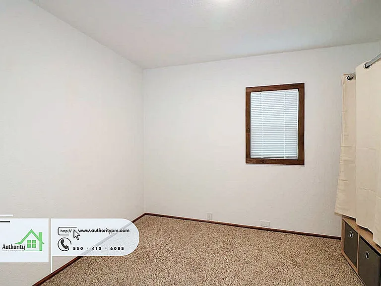 4083 Notre Dame Ave — Photo 16