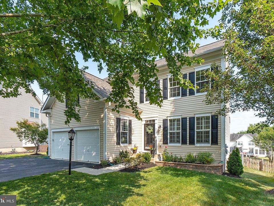 1st image of 8905 Kingbird Ct