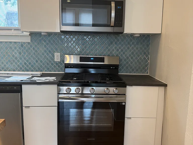 211 Sterling St — Photo 6