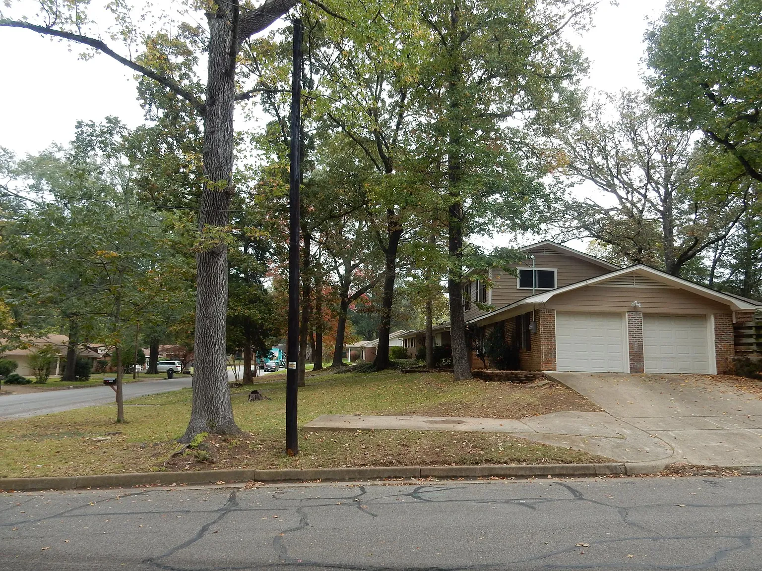 5 bed, 2104 sqft, $2,350 — Photo 3