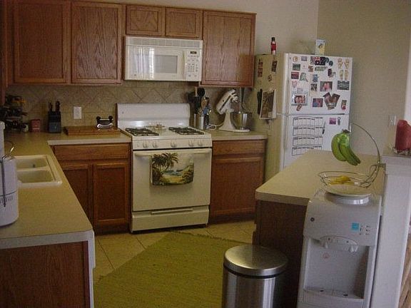 3rd image of 2826 Sandberry Dr