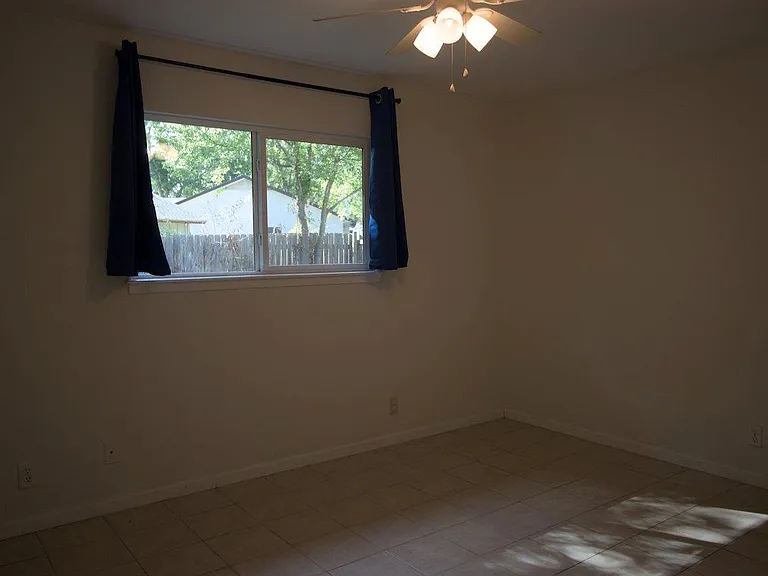 5204 Village Trl — Photo 6
