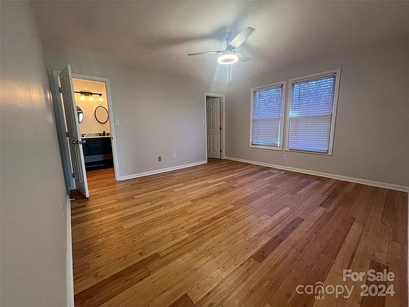 5th image of 2606 Boundary St