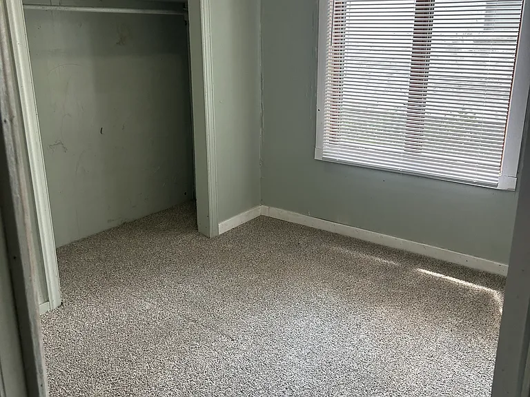 209 N Walnut St — Photo 8