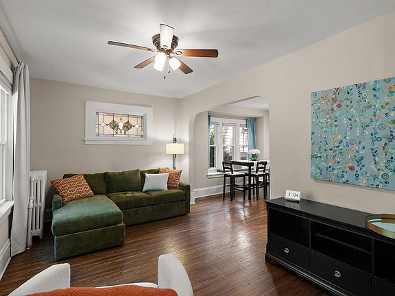 3rd image of 1086 Pleasant Ave
