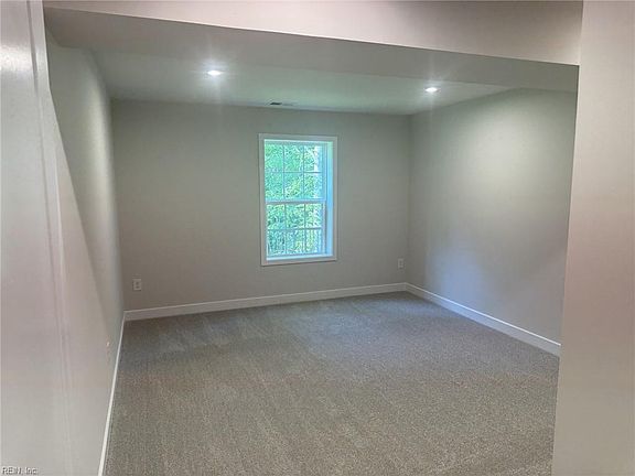 5th image of 229 Woodcreek Rd