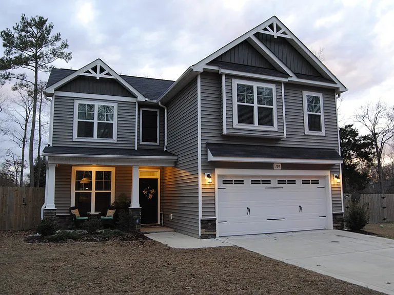 107 W Berkshire Ct — Photo 2