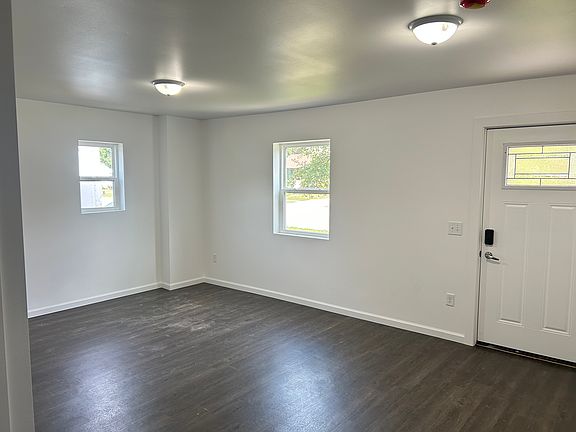 3rd image of 822 W State St #1