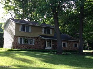 1016 Cavalier Dr, Muskegon, MI 49445