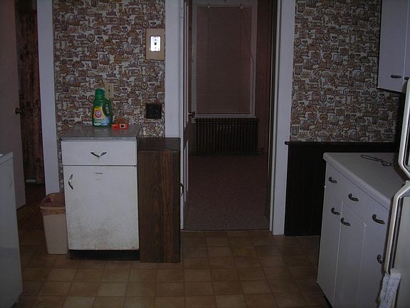 Kitchen (Entryway to 1st Bedroom)