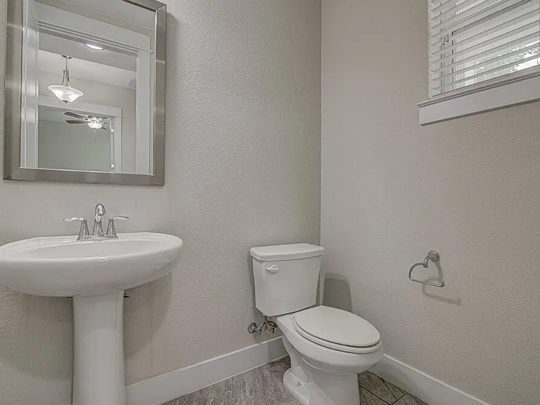 2409 Moreno St — Photo 10