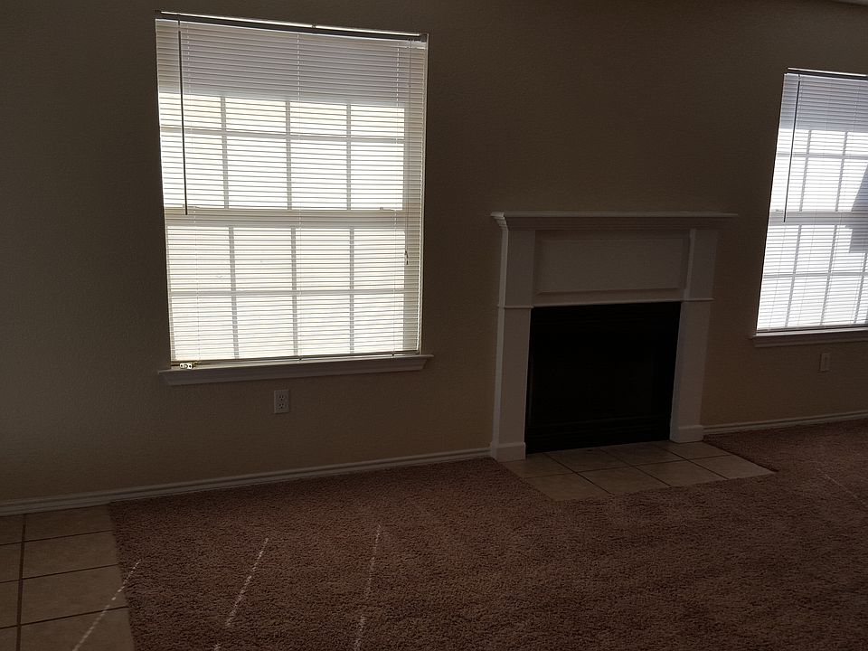 2nd image of 802 SW 36th St
