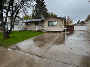 131 Deborah Cres #A, Saskatoon, SK S7J2W9