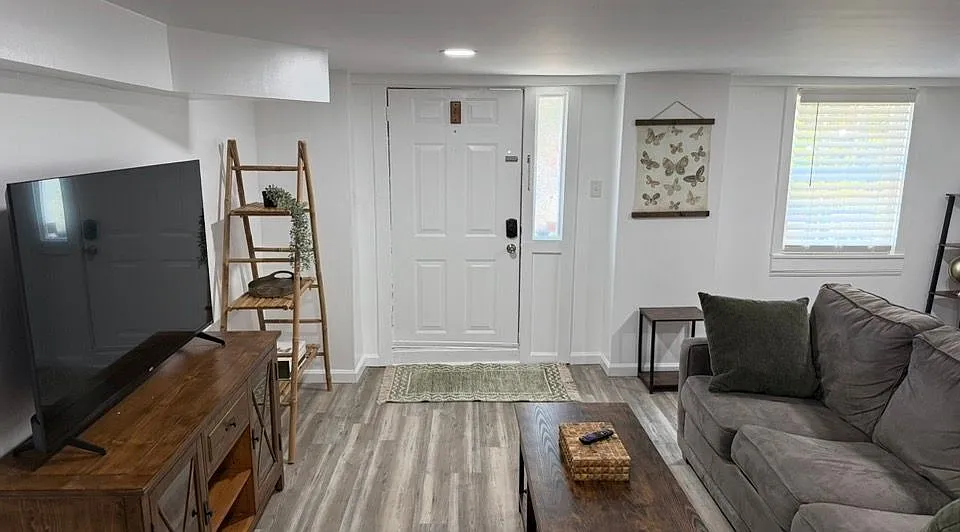1 bed, 1.0 bath, 811 sqft, $3,500 — Photo 3