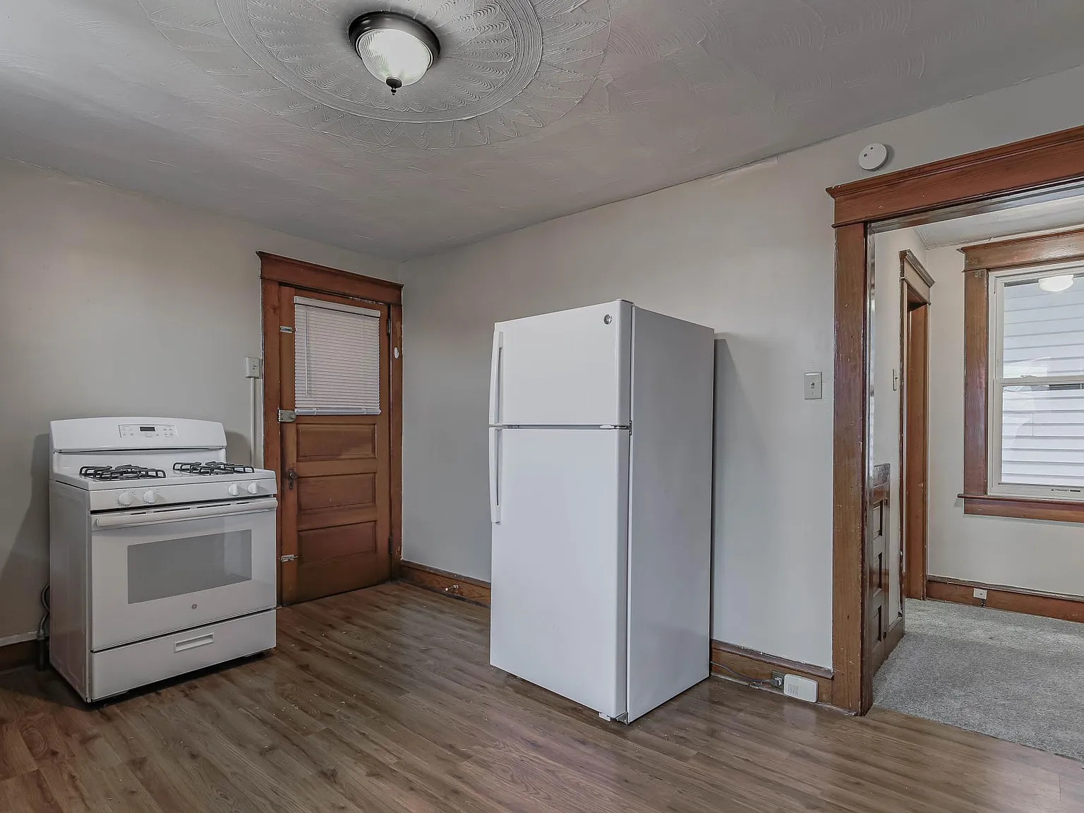 212 Taft St — Photo 2