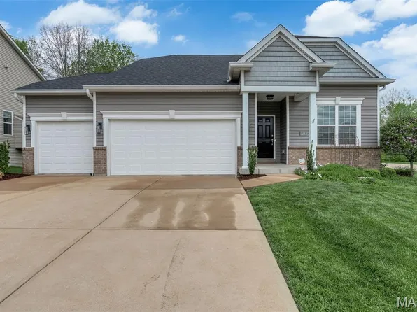 917 Summit Oaks Dr, Eureka, MO 63025