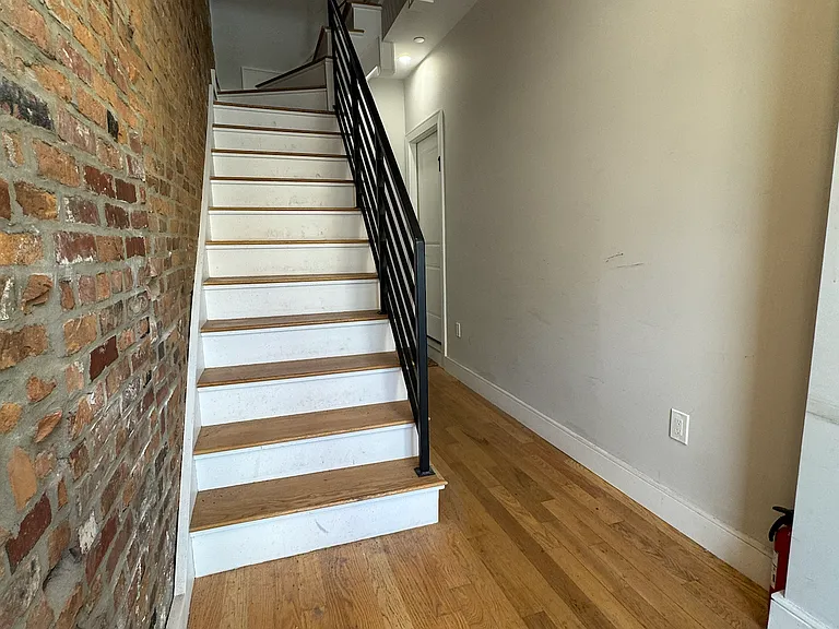 Maverick St — Photo 17