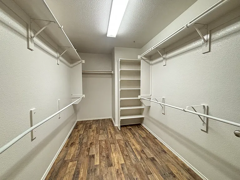 7508 Lazy Spur Blvd — Photo 8
