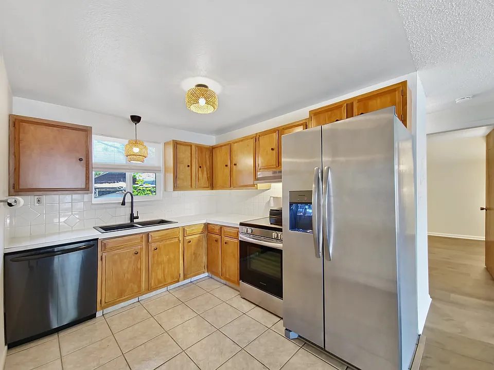 425 E 7th St #425