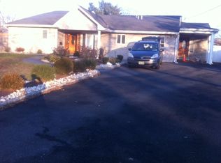 12 Cambridge Rd, Kendall Park, NJ 08824