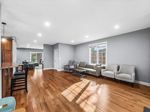 4th image of 4549 E Larch Ave
