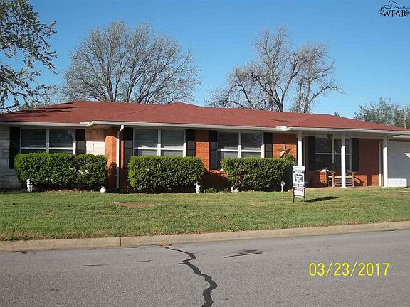 2nd image of 1204 Shady Ln