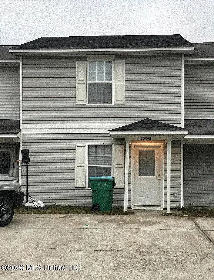 2 bed, 1.5 bath, 1000 sqft, $950 — Photo 1