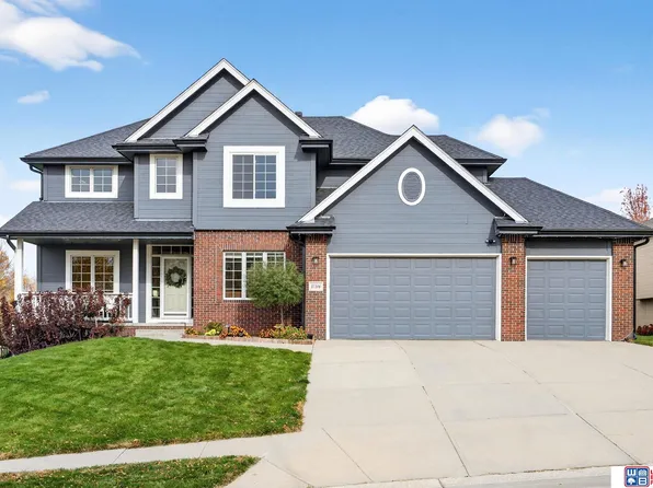 17106 Erskine St, Omaha, NE 68116